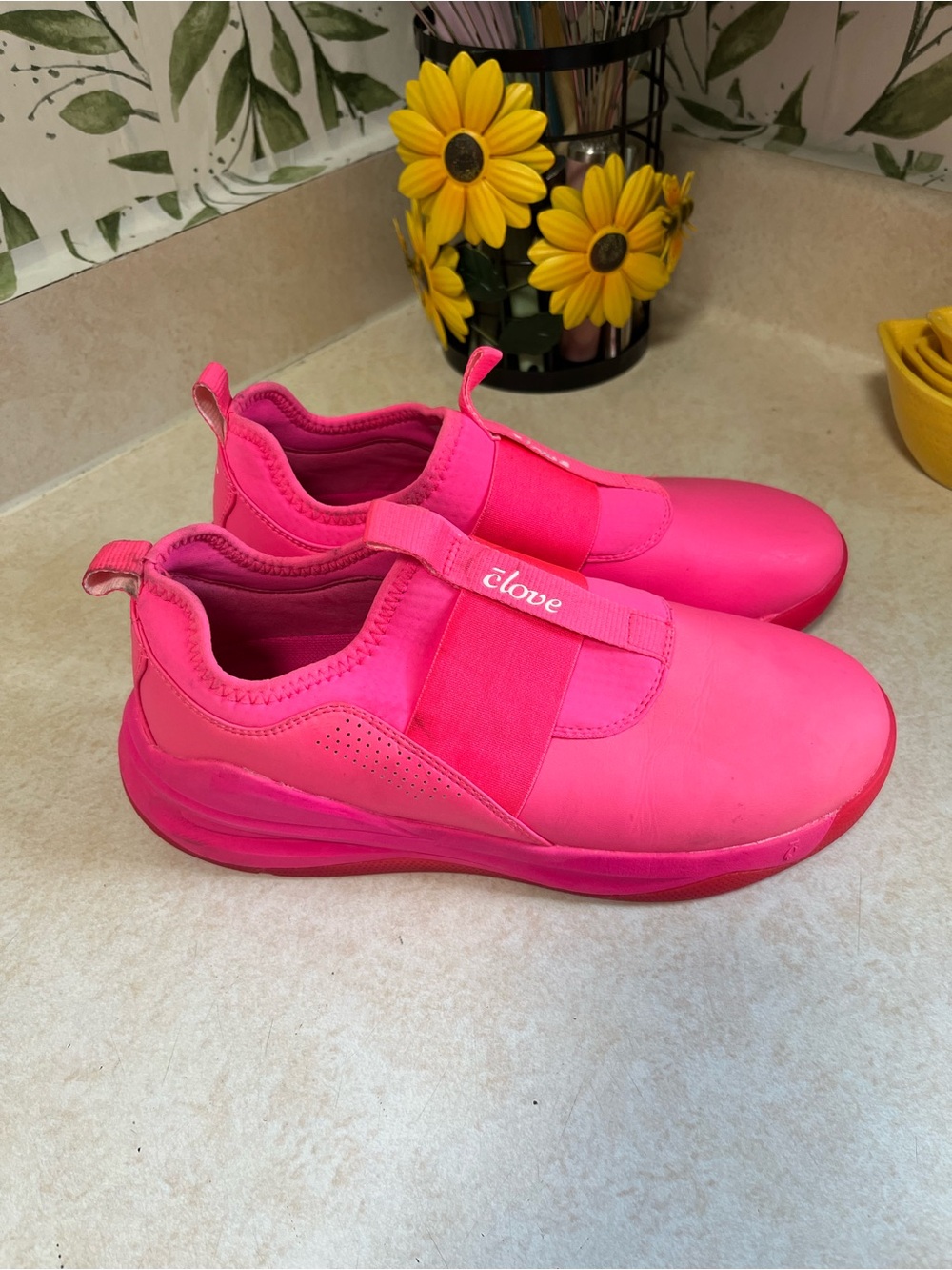 Clove Slip-On Sneakers in Bright Pink Size 9